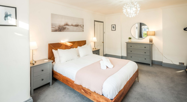 Spacious 1Br Flat In Wanstead: Garden & Comfort, Забронировать Дом для отпуска Виллы Большого Лондона, Вилла