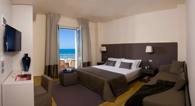 Трёхместный номер Superior с балконом Hotel Miramare