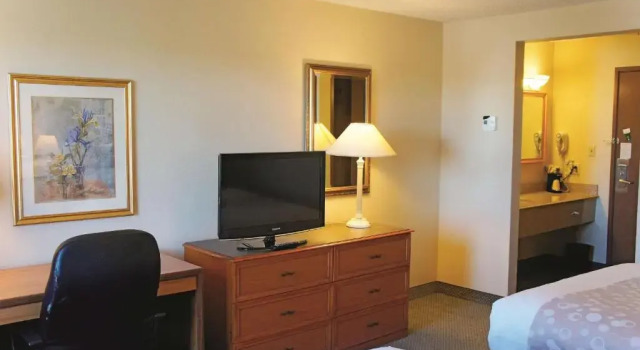 Четырёхместный номер Standard La Quinta by Wyndham El Paso West Bartlett