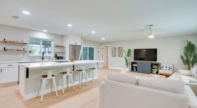Коттедж Cape Coral Home w/ Pool & Boat Dock, 5 Mi to Beach