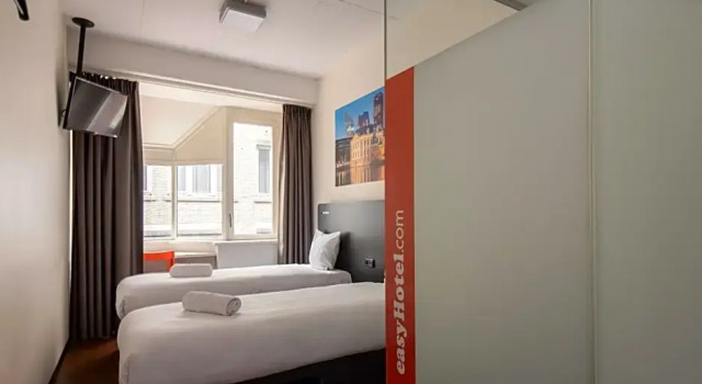 Четырёхместный номер Standard easyHotel The Hague City Centre