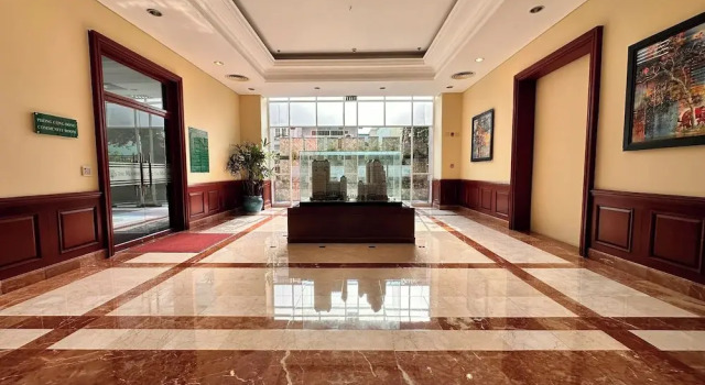 free pool the manor luxury condotel, Забронировать Апартаменты/квартира Отели Куан-Бинь-Тхань с парковкой, Парковка