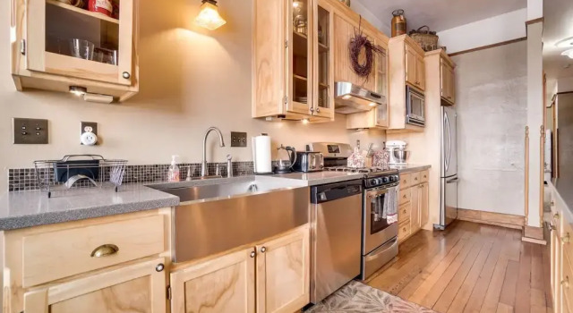 Апартаменты Vintage Downtown Laramie Apartment w/ Deck!