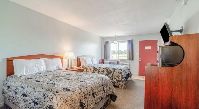 Четырёхместный номер Standard Capital O Aurora Inn Monett US 60