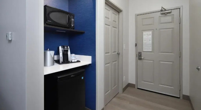 Номер Standard Holiday Inn Express Grand Rapids Southwest by IHG