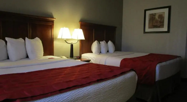 Четырёхместный номер Standard Ramada by Wyndham Platte City KCI Airport