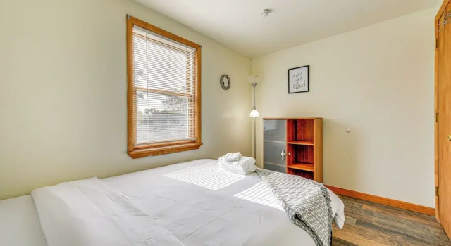 Large Yard Deck 20 Min to Highmark Stadium, Book Feriehus Buffalo Buffalo