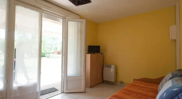 Коттедж Tasteful Cottage in Sauze-vaussais With Terrace