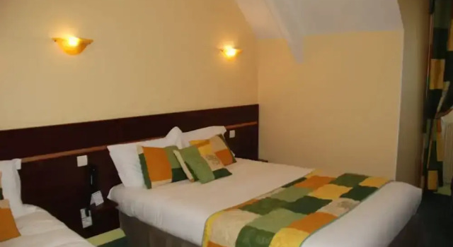 Трёхместный номер Standard Hôtel Cathédrale, Lisieux