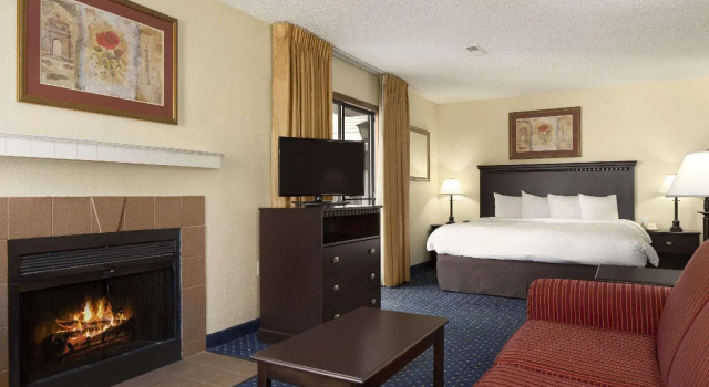 Czteroosobowy suite Stay Inn & Suites