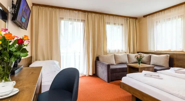 Трёхместный номер Standard с балконом и с видом на горы Hotel Post Fusch