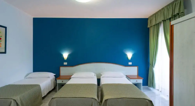 Трёхместный номер Standard с балконом Atlantis Palace Hotel