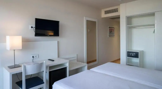 Трёхместный номер Standard Medplaya Hotel Monterrey