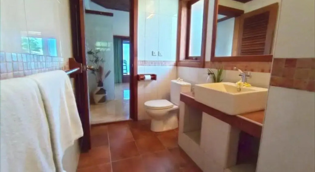 Вилла Absolute Beachfront Private Villa sleeps 6 with Infinity Pool on 1200m2 of Tropical Land