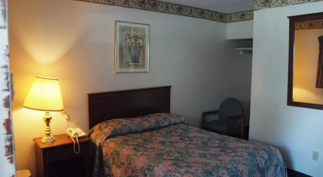 Hilltop Inn, Book Hotel North Smithfield Rhode Island