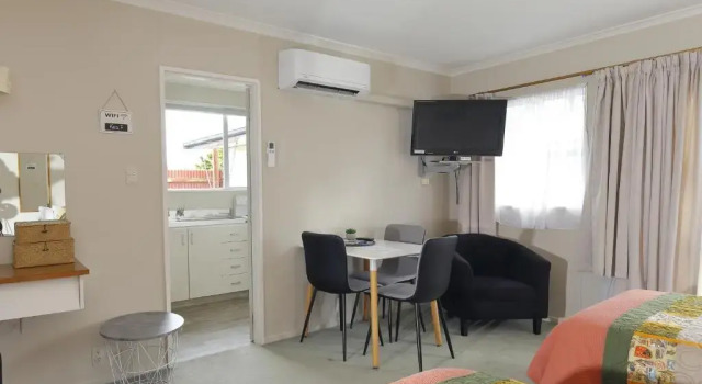Трёхместная студия Aden Motel