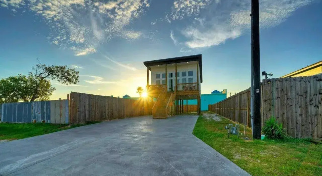 Dean Marlin by Avantstay Stunning Old Town Home!, Забронировать Дом для отпуска Виллы Порт-Аранзас, рядом с Roberts Point Park, Вилла