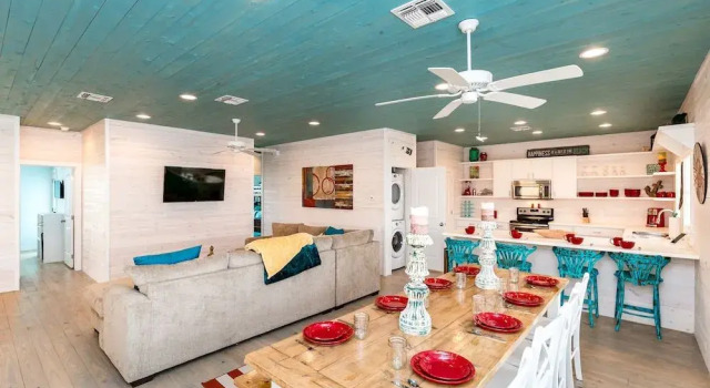 SeaEsta Brand New Bright and Beachy Port A Home by RedAwning