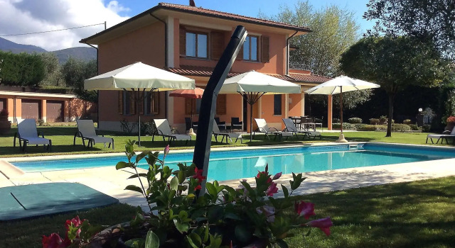Villa in Tuscany With Private Pool & Views
