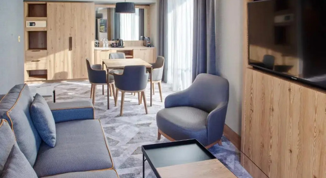Люкс с балконом Crowne Plaza Marlow by IHG