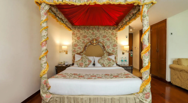 Hotel The Royal Plaza