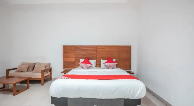 Deluxe Suite Super OYO 686 Bunga Karang Hotel