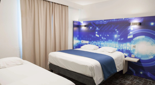 Четырёхместный номер Standard Kyriad Poitiers Jules Verne Site du Futuroscope