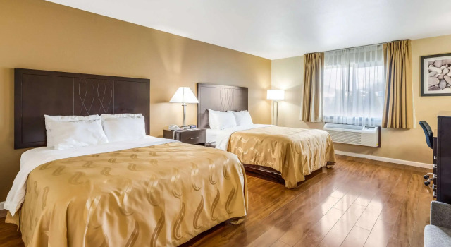 Четырёхместный номер Standard Quality Inn Cle Elum-Ellensburg