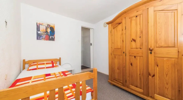 Nice Home in Kastel Kambelovac With Wifi and 4 Bedrooms, Rezerwuj Hotel Hotele w Split-Dalmatia County z parkingiem, Parking