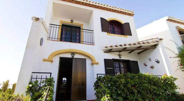 House with 2 Bedrooms in Torrevieja, with Shared Pool, Enclosed Garden And Wifi - 500 M From the Beach