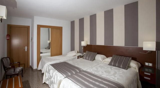 Трёхместный номер Superior Hotel Marivella