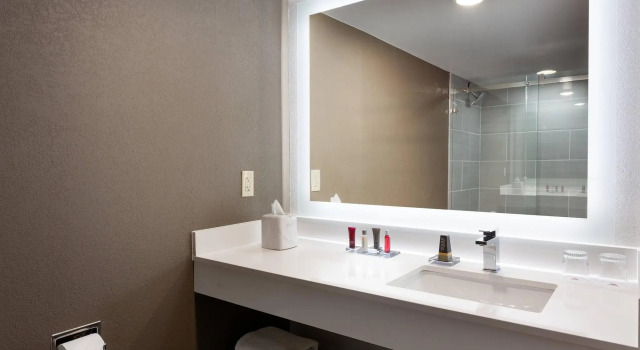 Четырёхместный номер Standard Marriott Phoenix Airport