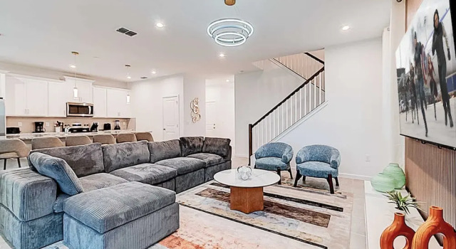 Luxury Family Getaway in Orlando w/ Private Pool & Games, Varaa Lomakoti Huvilat kohteessa Florida, Villa