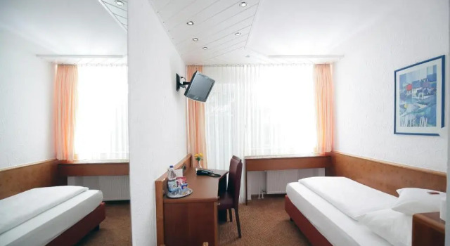 Одноместный номер Comfort Badhotel Restaurant Stauferland