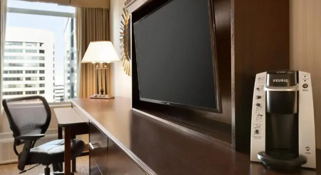Номер Standard с 2 комнатами Crowne Plaza Crystal City-Washington, D.C. by IHG