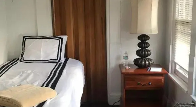 Номер Standard 5 Star Victorian Mansion-Downtown No Locals