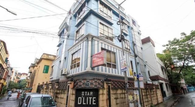 Star D'Lite Guest House, Забронировать Гостевой дом Баллигандж Калькутта