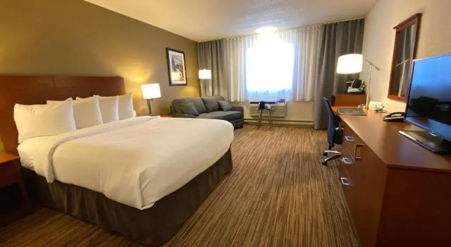Номер Classic Quality Inn & Suites