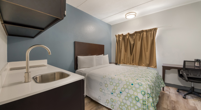 HomeTowne Studios by Red Roof San Antonio - Seaworld/Northwest