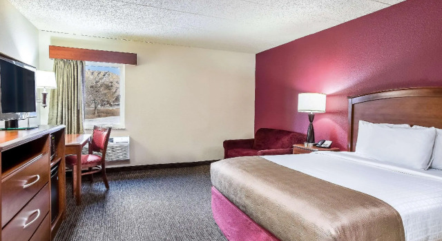 Двухместный номер Standard AmericInn by Wyndham Medora