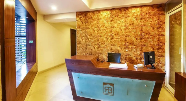 OYO 18302 Pride Banjara, Rezerwuj Hotel Banjara Hills 