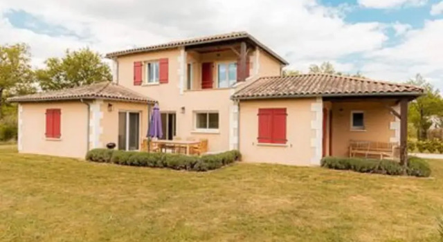 Вилла Modern Villa With Large Garden