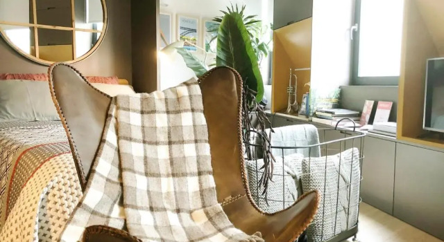 Студия Deluxe HOMEinTOWN Camoes - Downtown Elegant Studio AC & WIFI
