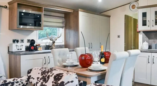 Коттедж Boutique lodge with hot tub sleeps 6