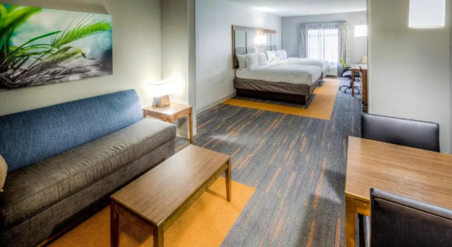 Четырёхместный люкс Holiday Inn Express & Suites Cleveland/Westlake by IHG