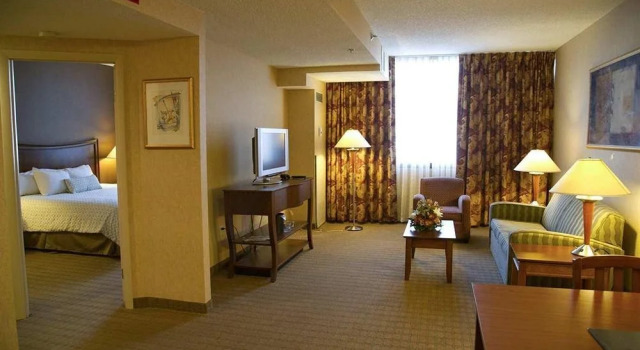 Embassy Suites Cleveland-Downtown, Забронировать Отель Отели Кливленда с бассейном, рядом с Зал и музей славы рок-н-рола, Бассейн