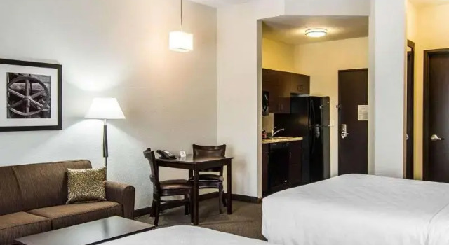 Четырёхместный люкс с балконом MainStay Suites Lufkin