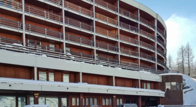 Apartment With 3 Bedrooms in Cervinia - Breuil, With Wonderful Mountai, Забронировать Апартаменты/квартира Отели Брей-Червиния с парковкой, рядом с Лыжный подъемник Червиния, Парковка