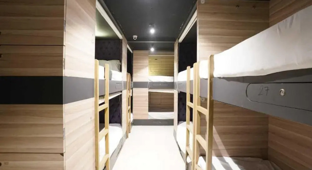 Single Bed Stays in Mixed Dormitory Room Andheri, Забронировать Дом для отпуска Коттеджи Мумбай, Коттедж