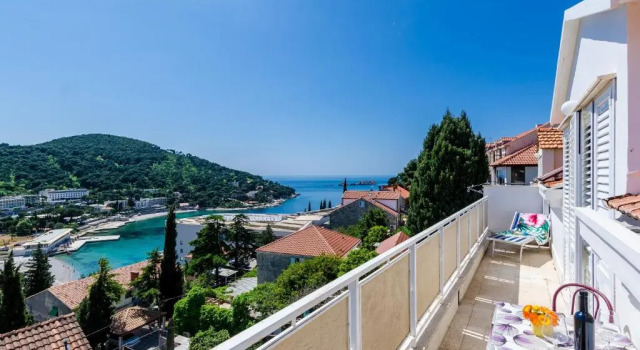 Апартаменты с 2 комнатами с балконом и с видом на море Beautiful Sea View Apartments